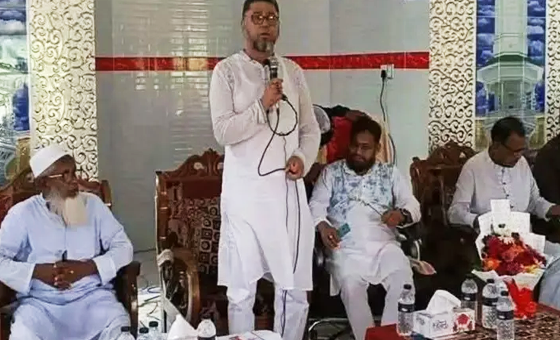 মসজিদের ভেতরে সোফা বসিয়ে এমপির সভা
