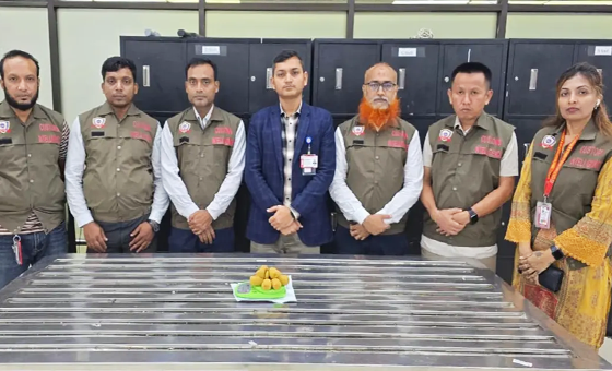 বিমানবন্দরের কমোডের ট্যাংকে সাড়ে ৭ কোটি টাকার স্বর্ণসদৃশ পেস্ট