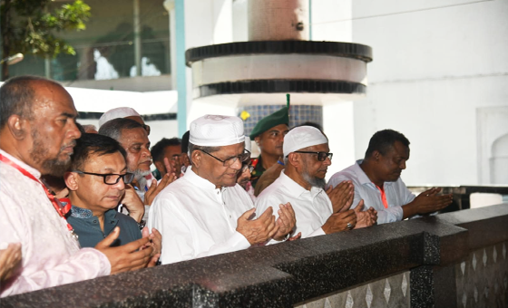 সিলেটে হজরত শাহজালাল (রঃ) ও হজরত শাহপরান (রঃ) এর মাজার জিয়ারত করলেন রাষ্ট্রপতি