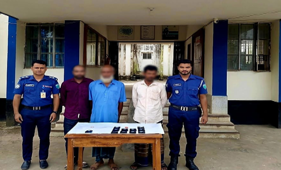সংযুক্ত ছবি