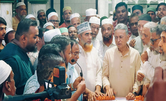 হালিশহরে উন্নয়নকাজ পরিদর্শনে আমির খসরু