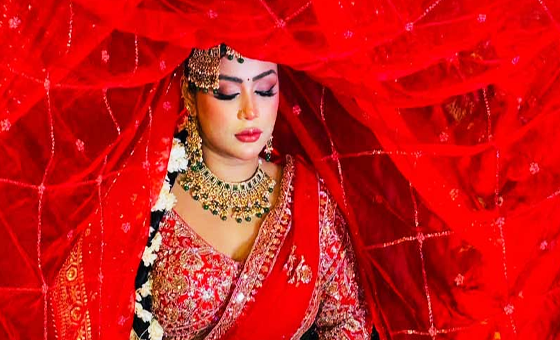 নববধূর সাজে বিয়ের খবর জানালেন মিষ্টি জান্নাত