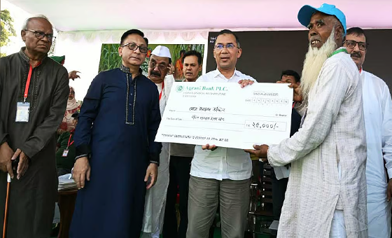 রাজশাহীতে ১২ কোটি টাকার কৃষি প্রণোদনা দিলেন প্রধানমন্ত্রী