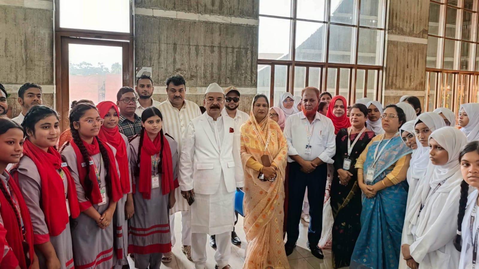 চুনকুটিয়া বালিকা উচ্চ বিদ্যালয় ও কলেজের শিক্ষক-শিক্ষার্থীদের জাতীয় সংসদ ভবন ও অধিবেশন পরিদর্শন