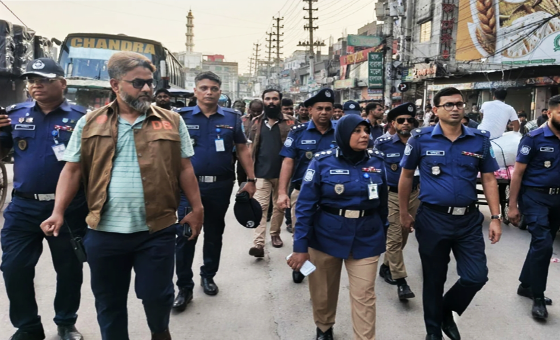 কেরানীগঞ্জে ফুটপাত ও সড়ক দখলমুক্ত করতে পুলিশের বিশেষ অভিযান