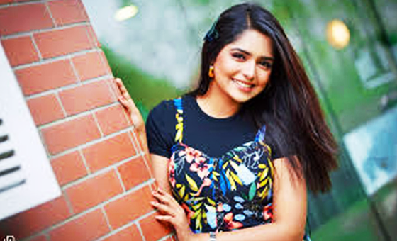 অভিনয়ের ব্যস্ততার মাঝেই বিয়ে নিয়ে মুখ খুললেন হিমি