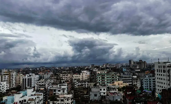রাজধানীর আকাশে মেঘের আভাস
