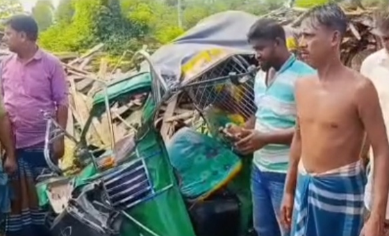 চৌদ্দগ্রামে সড়ক দুর্ঘটনায় সিএনজি দুমড়েমুচড়ে আহত ২