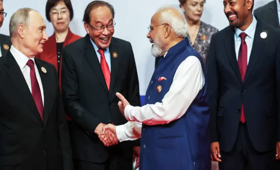 মোদির সঙ্গে ছবিতে ‘তুঝে দেখা তো ইয়ে জানা সানাম’