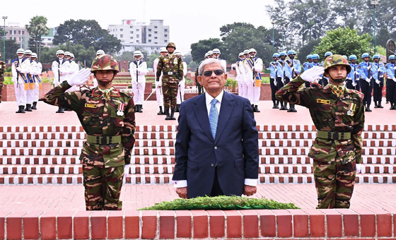 জাতীয় স্মৃতিসৌধে রাষ্ট্রপতি মির্জা ফখরুলের শ্রদ্ধা
