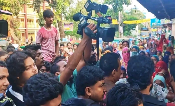 বগুড়া নগরীর ঝোপগাড়িতে বকুল নামে এক যুবককে গলা কেটে হত্যা!