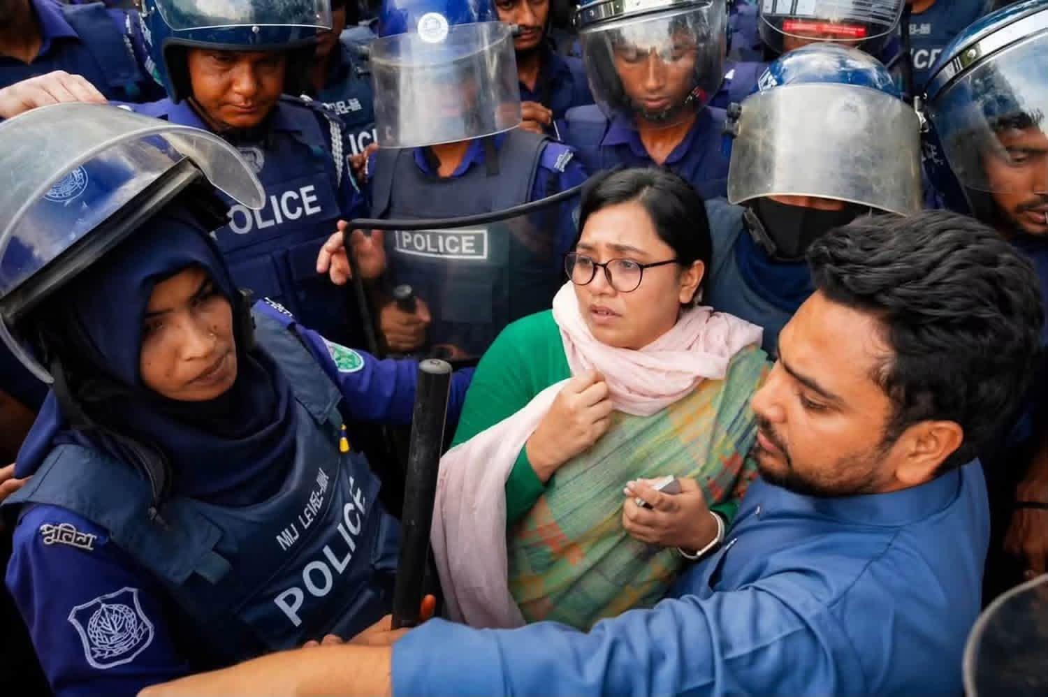 বাংলাদেশে নারীদের রাজনীতি করতে শক্তি,সাহস,আত্মসম্মান,সততা এবং প্রকৃত সহযোদ্ধার প্রয়োজন